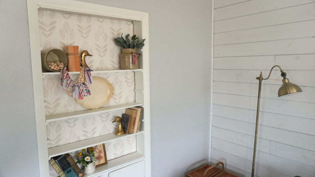 Built-ins with flowers and patriotic decor